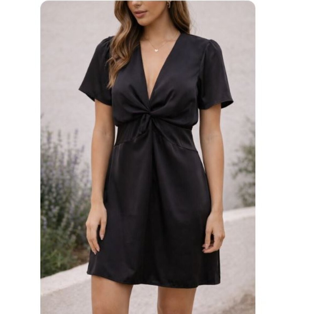 NWT LE LIS V-Neck Short Sleeve Satin Dress Black Size Small